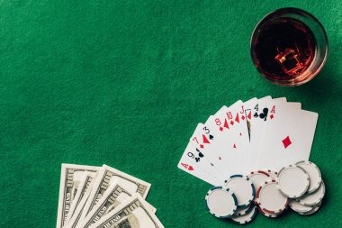Fortune Mouse live dealer interface showing multiplier wheel and betting controls on mobile
